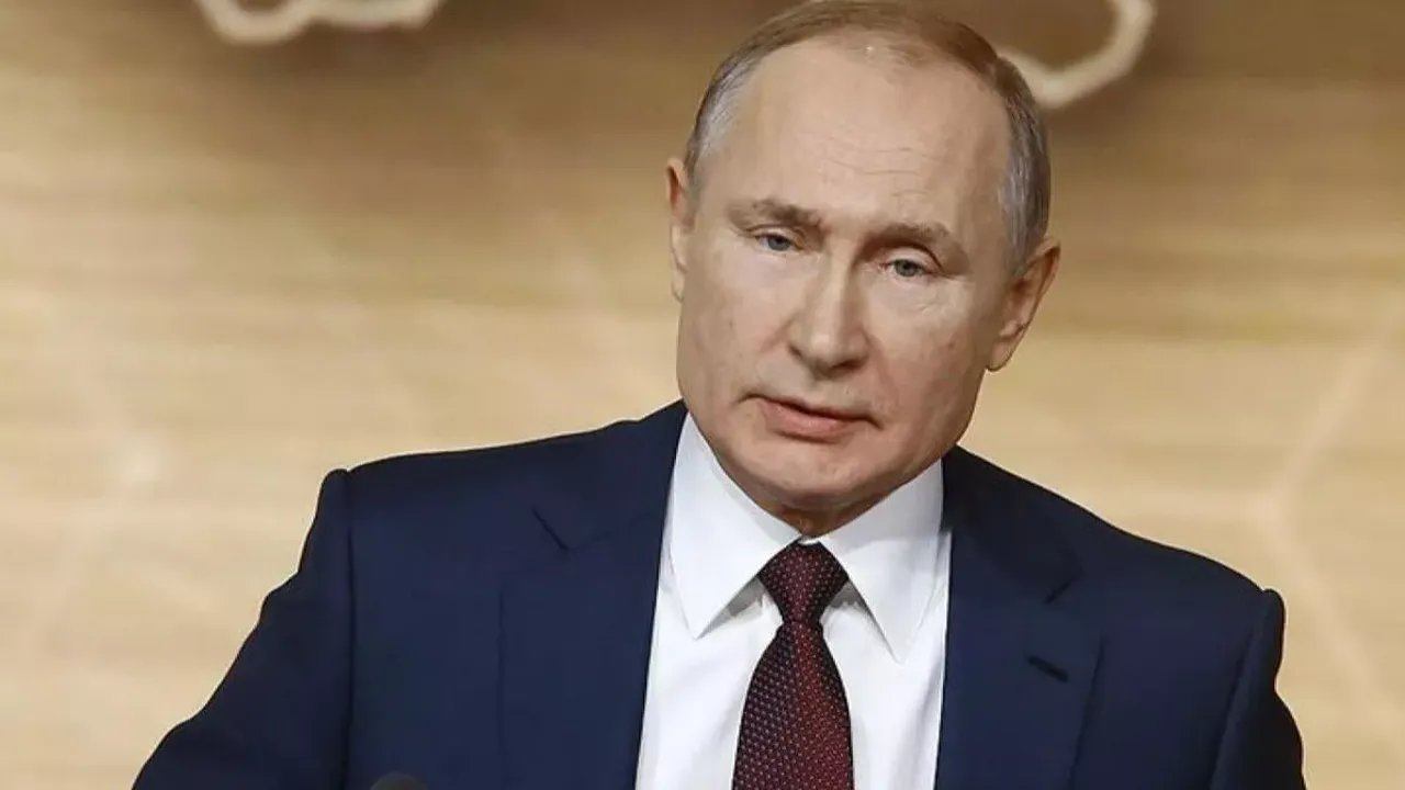 Putin, başbakan yardımcısı sayısını artırma yönünde karar imzaladı