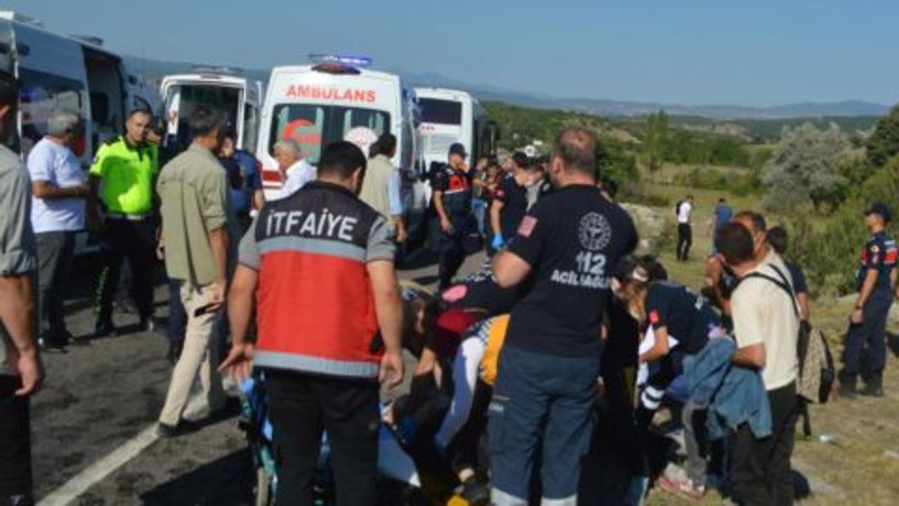 Kütahya'da korkunç kaza! Otobüs devrildi: 11 kişi yaralandı