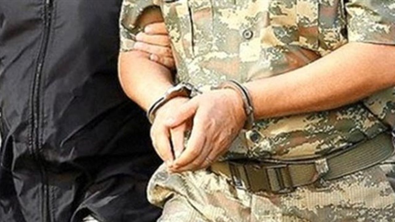 İzmir'de FETÖ operasyonunda 14'ü muvazzaf 35 askere gözaltı kararı