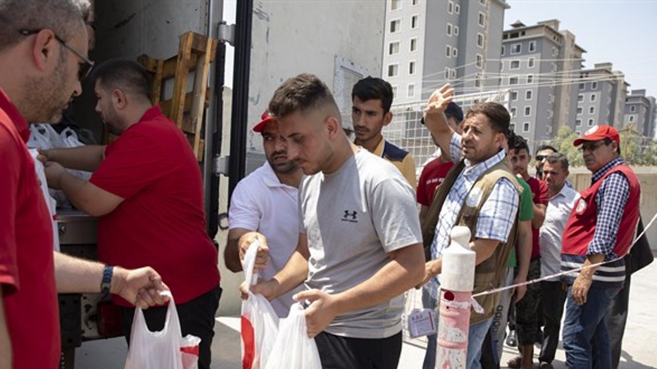 Türk Kızılay'dan Erbil'deki mülteci kamplarına kurban eti yardımı