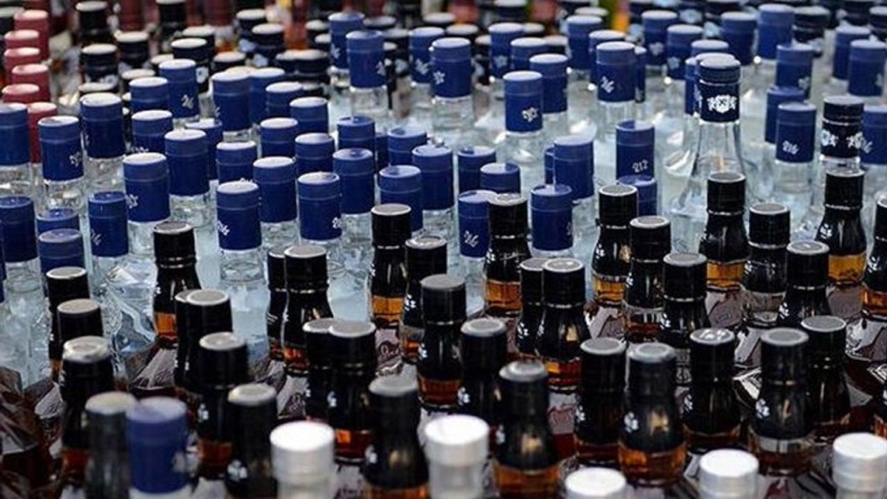 Manavgat'da yapılan aramada 10 bin litre sahte içki ele geçirildi