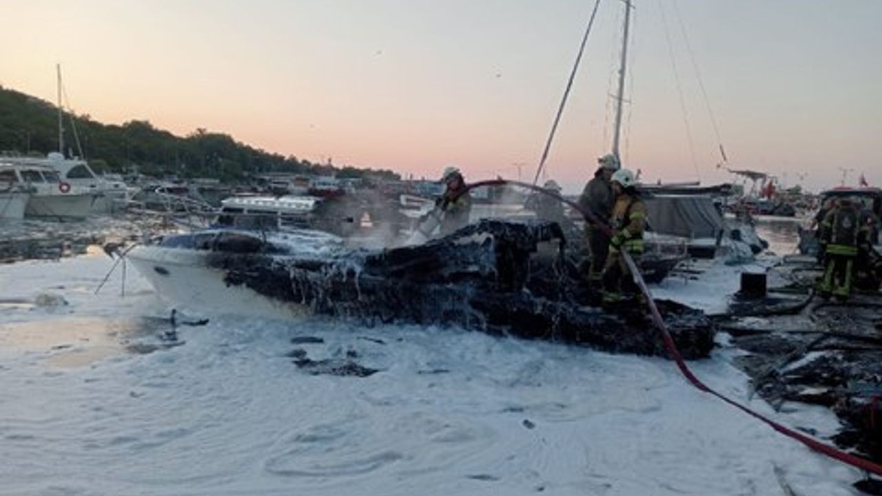 Avcılar İskelesi’ndeki 7 tekne alev alev yandı