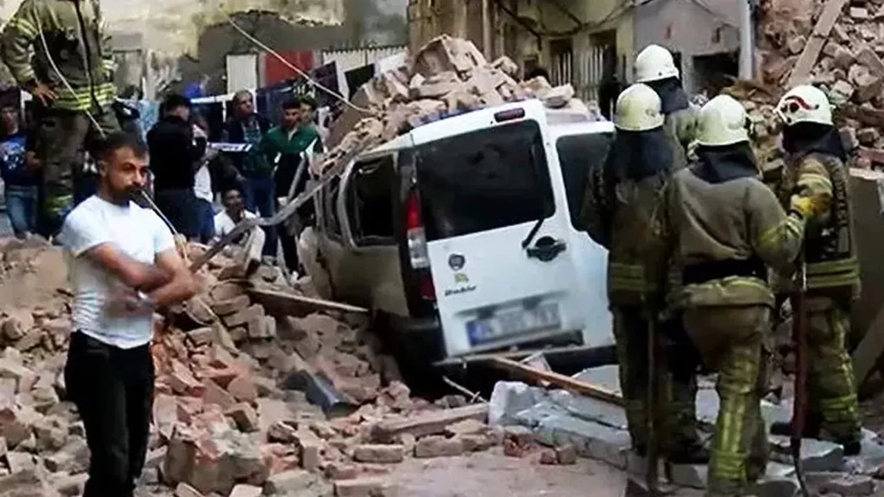 İstanbul'da bir bina çöktü! Çok sayıda ekip sevk edildi