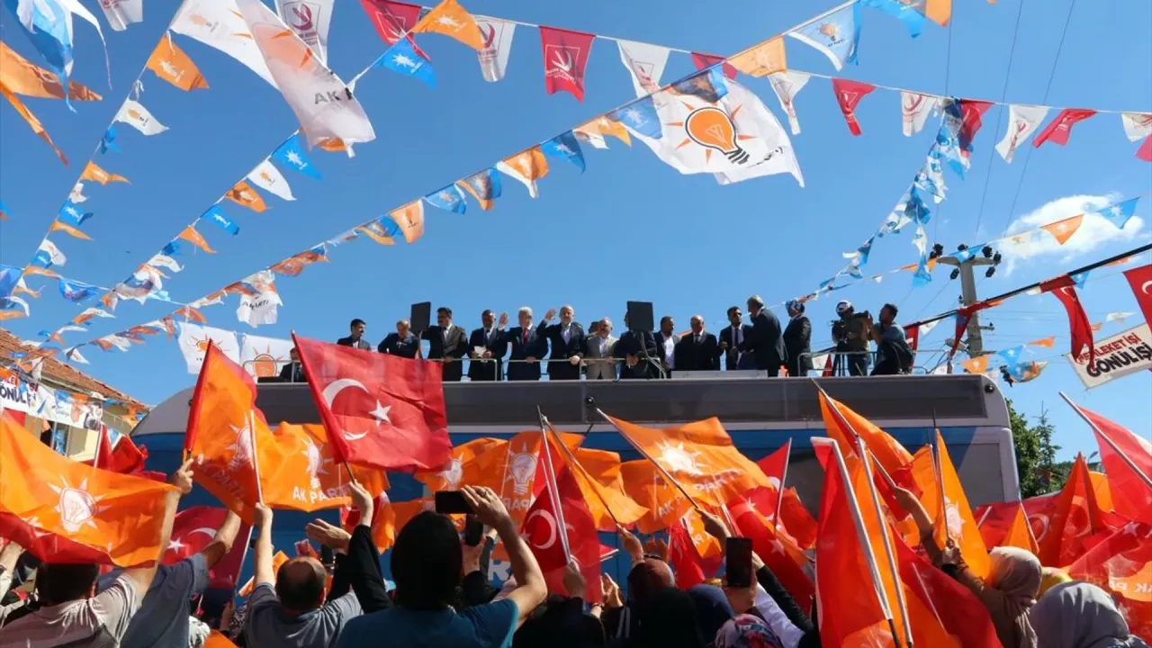 AK Parti Cumhurbaşkanı Erdoğan öncülüğünde olağanüstü toplandı