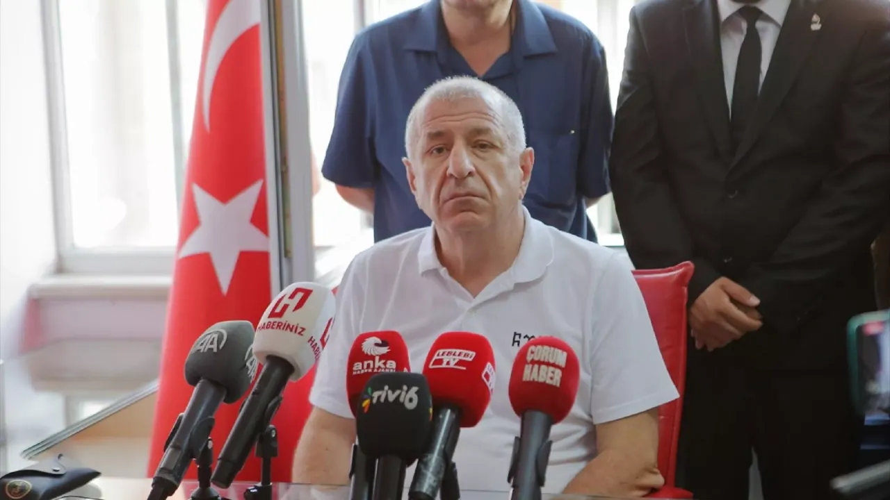 Özdağ: Kılıçdaroğlu, fake aday olarak Erdoğan’ın tekrar kazanmasının önünü açmaya çalışıyor