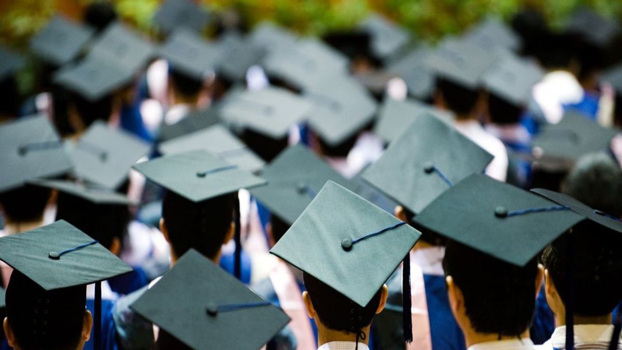 TÜİK açıkladı: Lisans mezunları ilk bir yıl işsiz