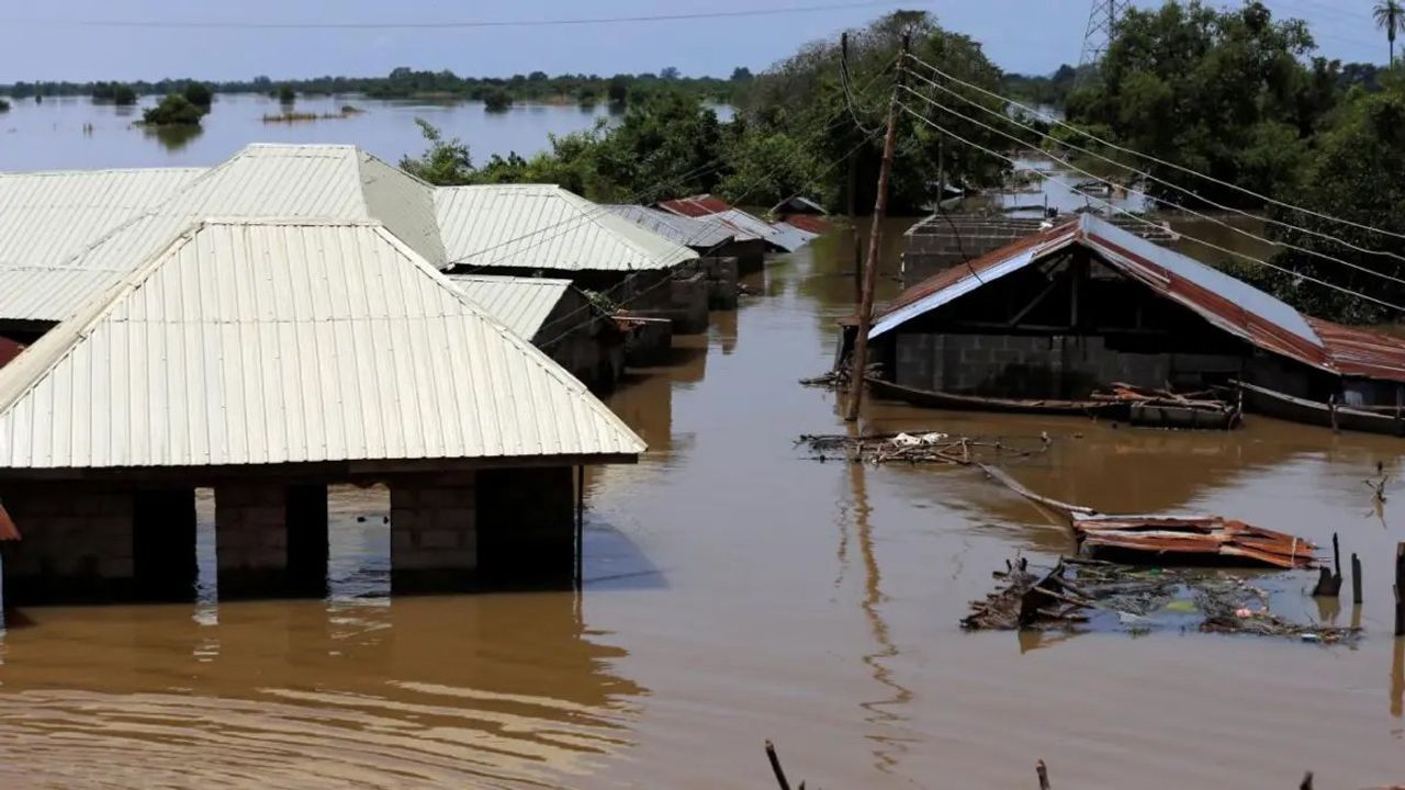 Nijerya'yı sel vurdu! 10 kişi hayatını kaybetti