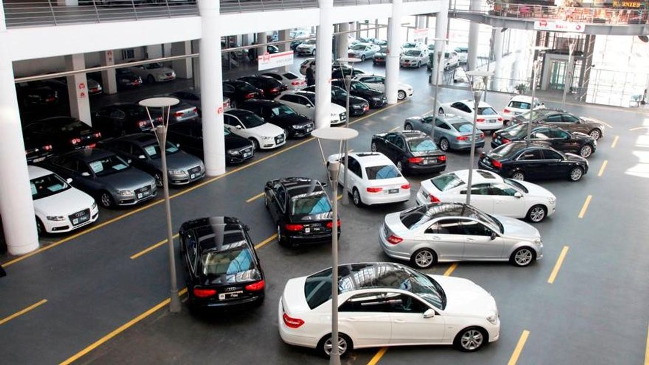 Yüksek kur yine tüketiciyi vurdu! Otomobil satışları yüzde 7.9 azaldı