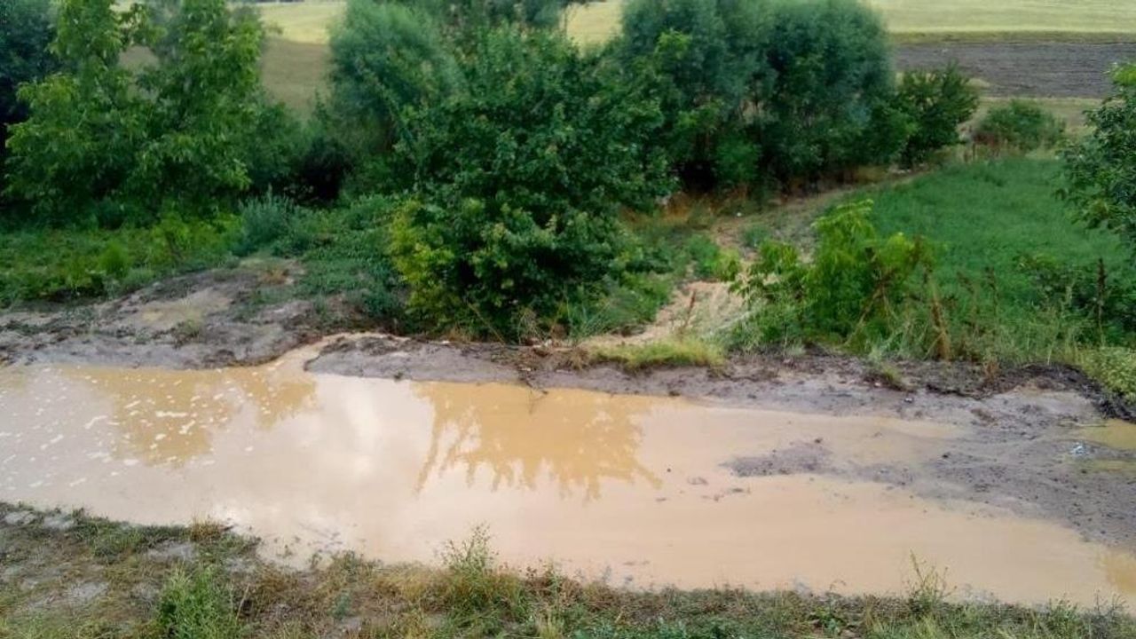 Afyonkarahisar'da yoğun yağış ulaşıma engel oldu