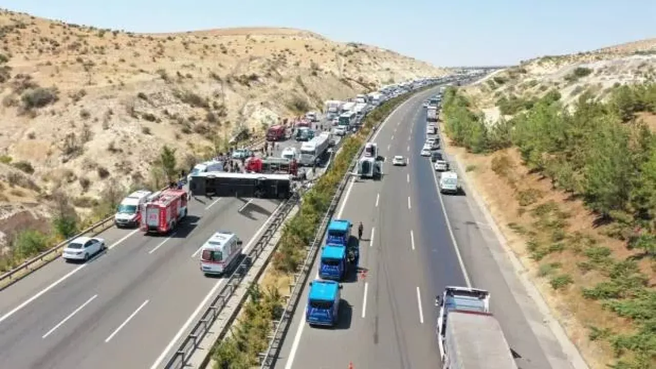 Bakan Soylu, Gaziantep ve Mardin'de gerçekleşen kazalardaki iki şoförün arkadaş olduğunu açıkladı