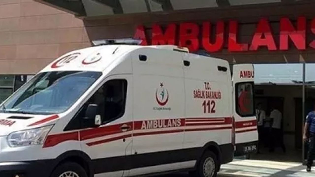 Bindirildiği ambulansa zarar verip indi, sağlıkçıları tehdit edip araca 'kafa attı'