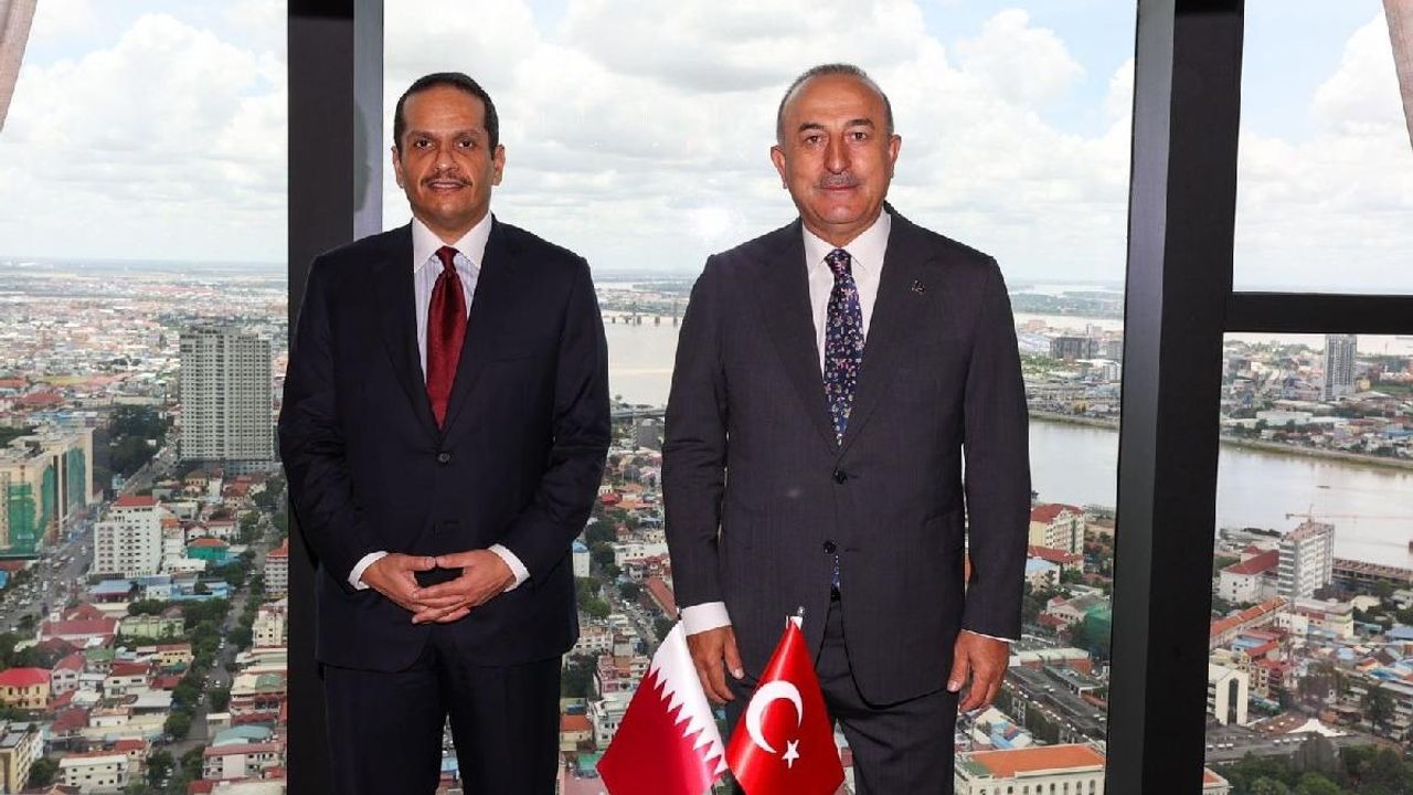 Bakan Çavuşoğlu, Katarlı mevkidaşı Al Sani ile görüştü