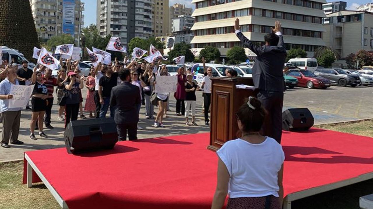 Adana'da film sahnesine baskın! Polisler izinsiz miting zannetmiş