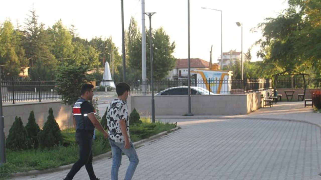 Konya'da kuzeninin ateşlediği tüfekten çıkan saçmaların isabet ettiği çocuk öldü