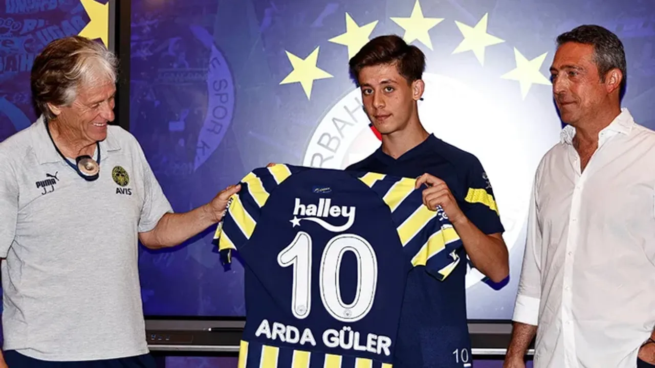 Fenerbahçe'de 10 numara artık Arda Güler'in