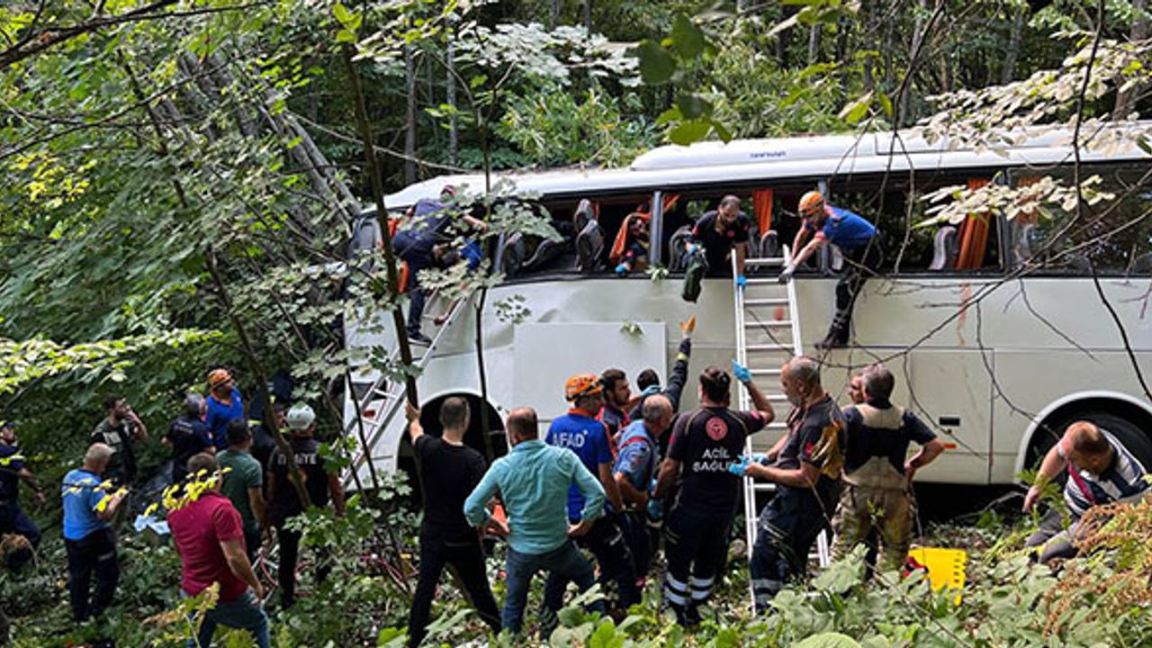 Tur otobüsü kazasında ölü sayısı 5 oldu