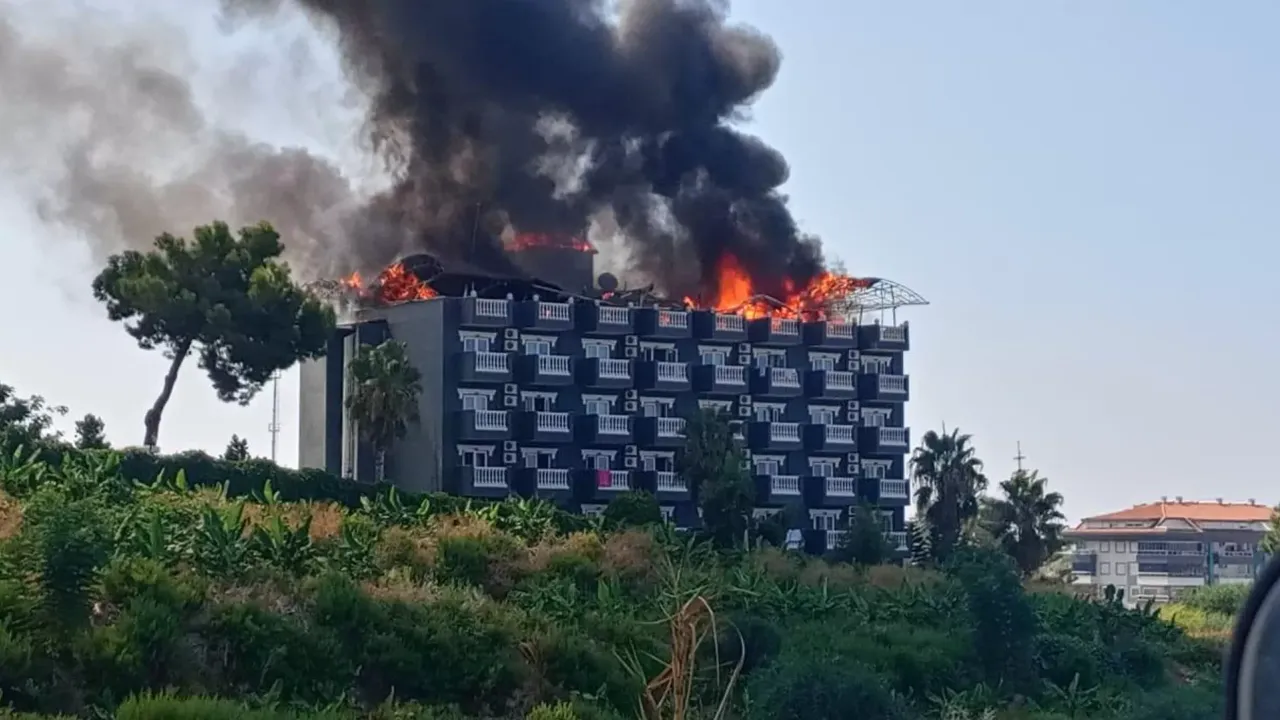 Alanya'da bir otelde yangın çıktı