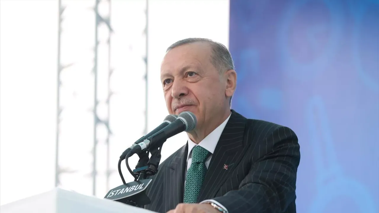 Cumhurbaşkanı Erdoğan: Geleceğimizi halkına, tarihine kinle bakan değil tarihinden gurur duyan gençlere emanet etmeliyiz