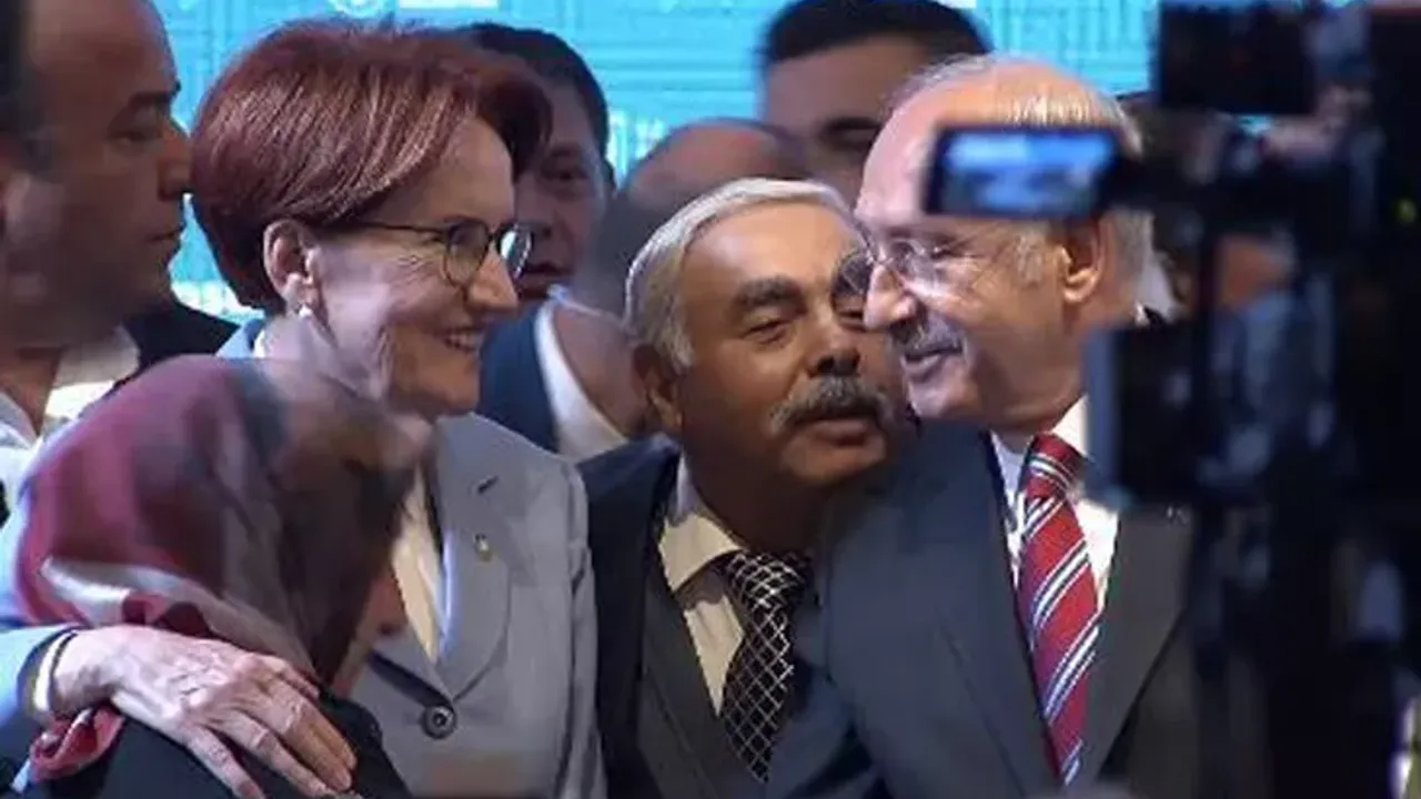 CHP lideri Kılıçdaroğlu'nun sahnede zor anları!