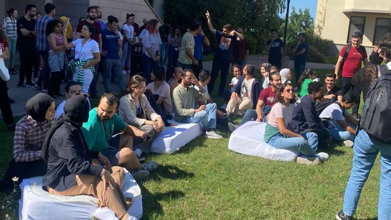 Koç Üniversitesi öğrencileri yurt sorunu için eylem yaptı
