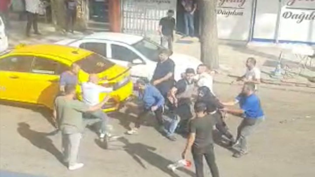 Ankara’da korku dolu anlar: Taksici yol ücretini isteyince öldüresiye dövdüler!