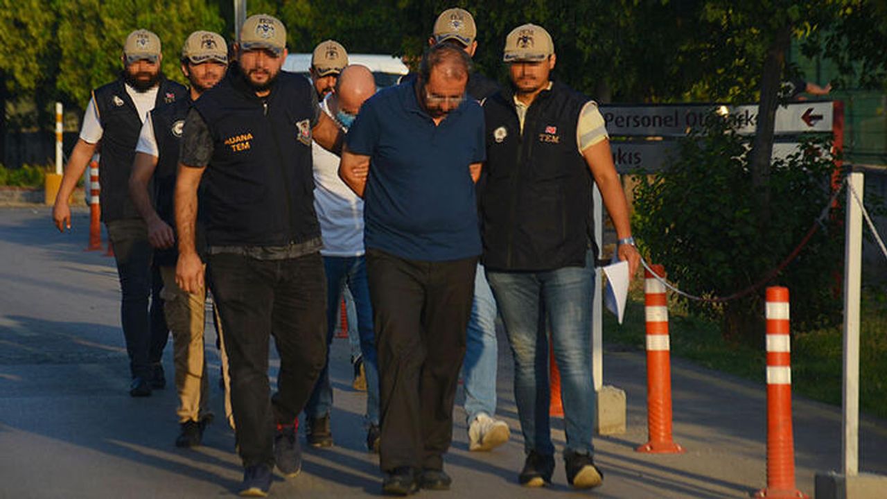 Adana'da FETÖ operasyonu: 10 kişi gözaltına alındı