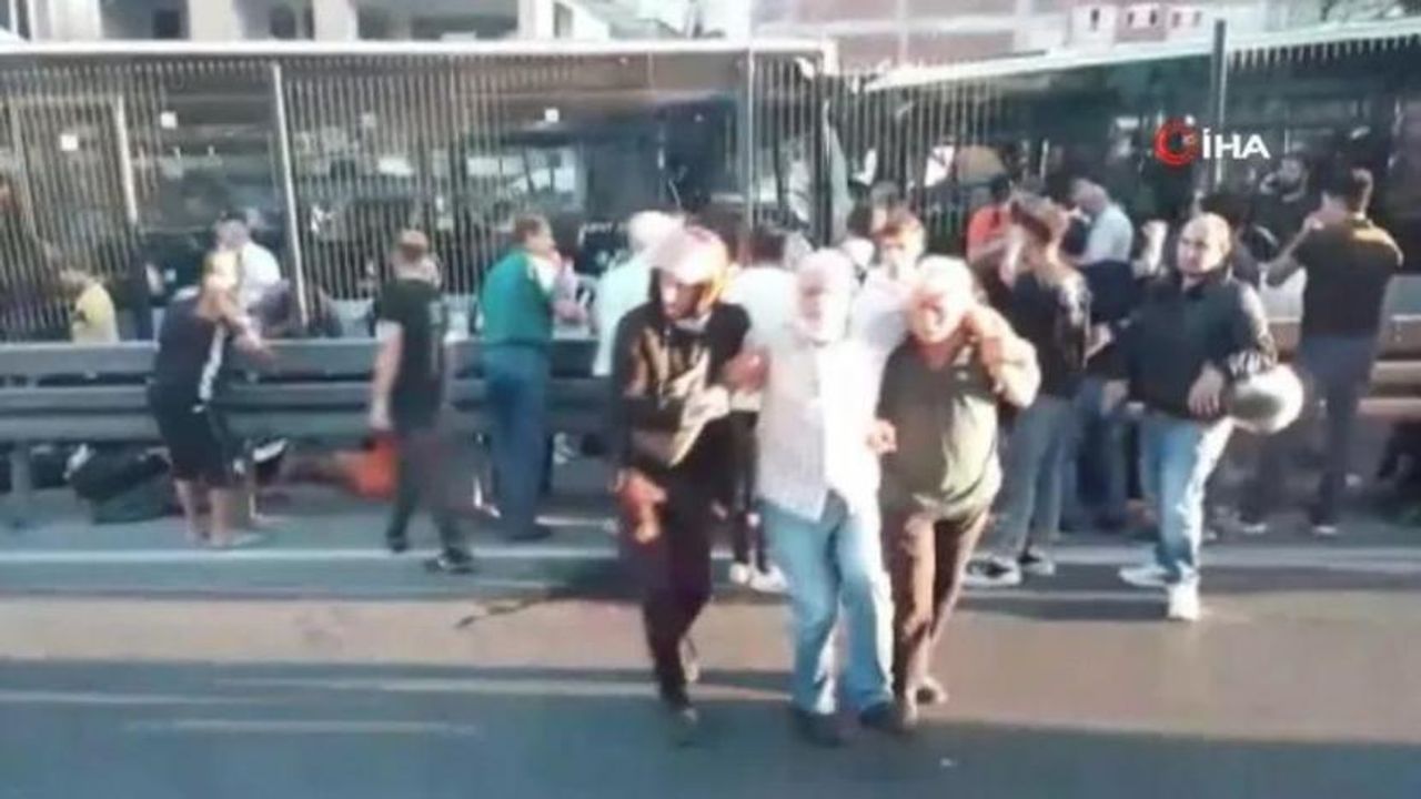 İstanbul'da metrobüsler kafa kafaya çarpıştı: Çok sayıda yaralı var