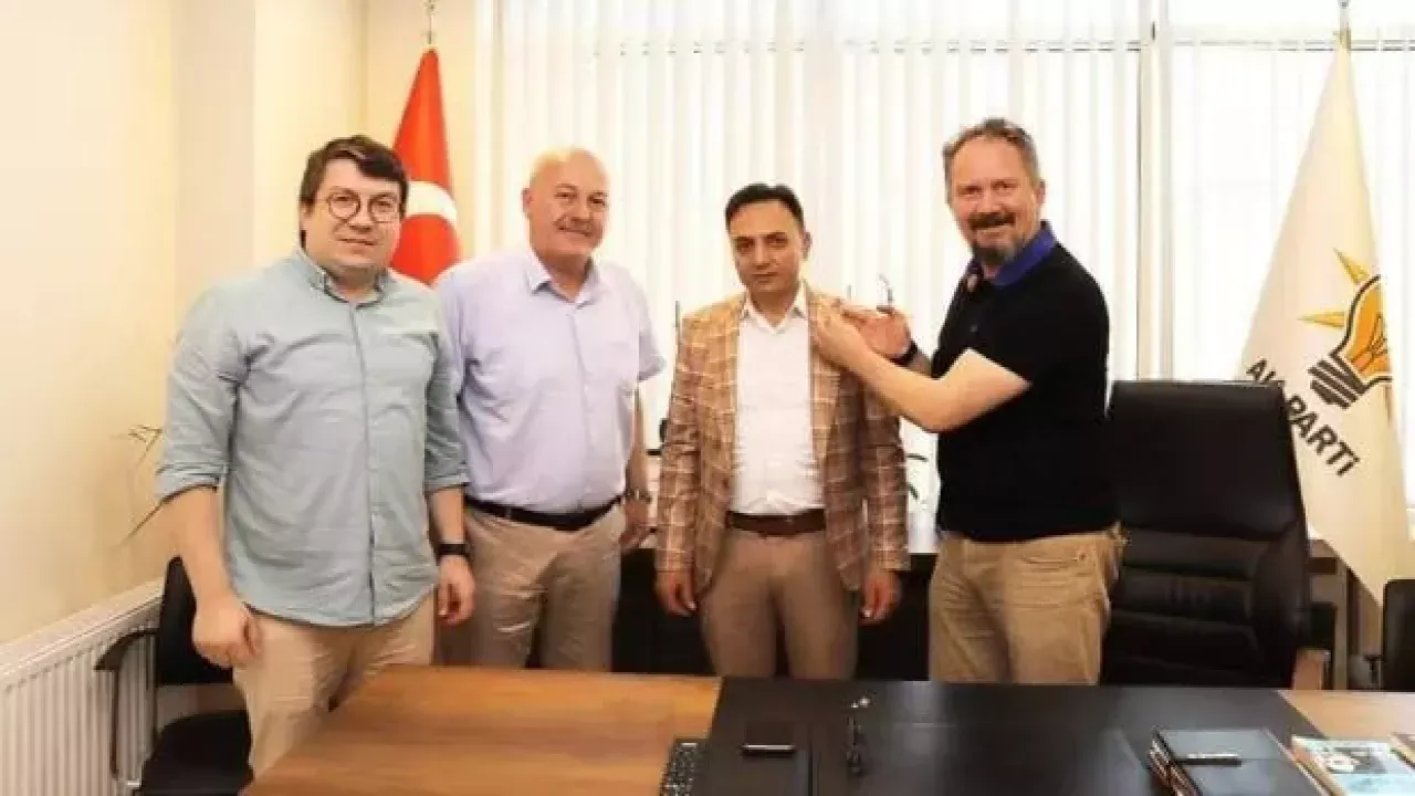 CHP'li belediye meclis üyesi istifa edip AK Parti'ye geçti