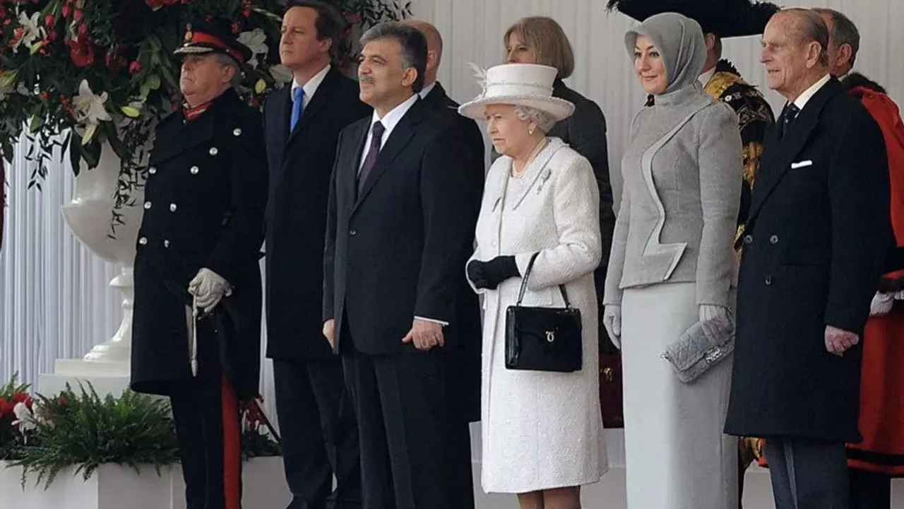Abdullah Gül'den Kraliçe Elizabeth için başsağlığı mesajı yayınladı