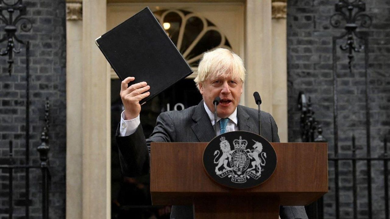 Boris Johnson başkanlığa veda etti