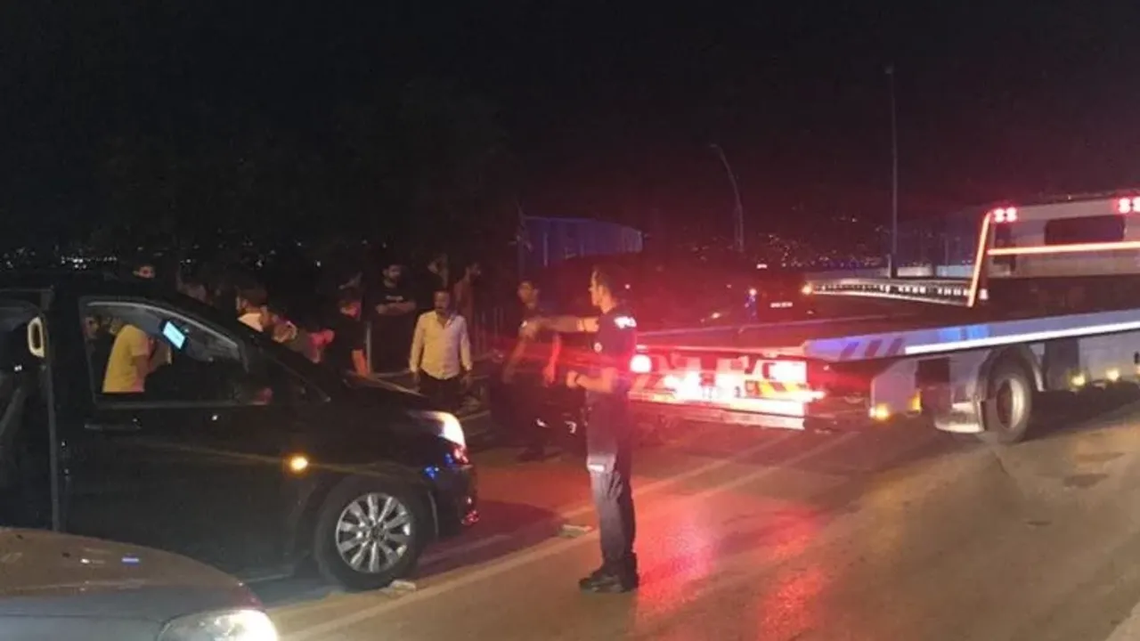 Turistleri taşıyan araç kaza yaptı: 11 kişi yaralandı