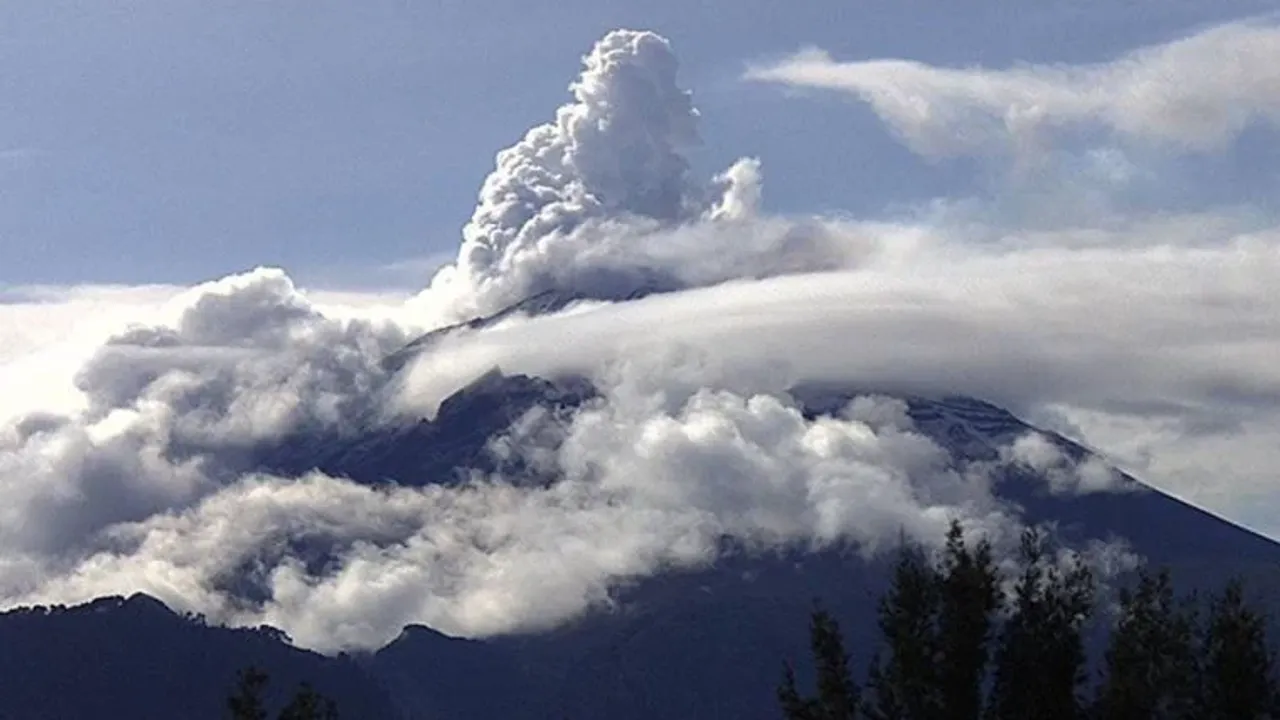 Meksika’da korkutan olay! Popocatepetl Yanardağı son 24 saatte 7 kez patladı
