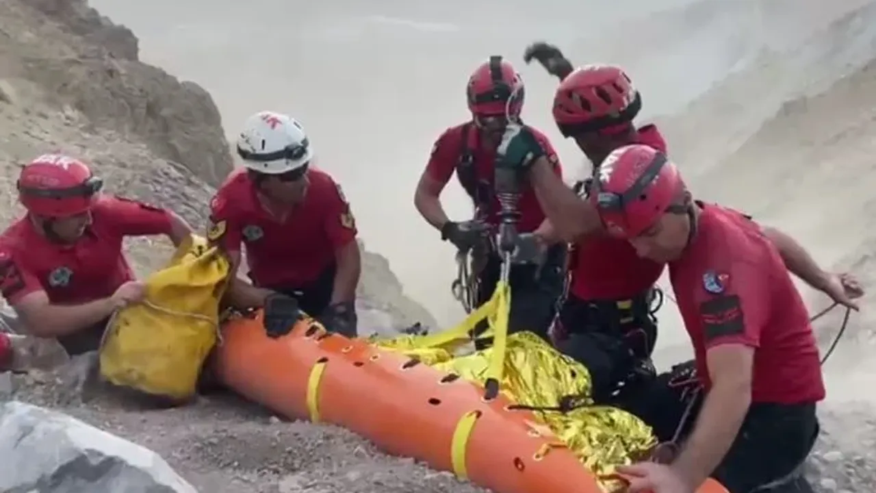 Erciyes'e tırmanan dağcıların üstüne kaya düştü! 1 kişi hayatını kaybetti, 2 kişi ise yaralandı
