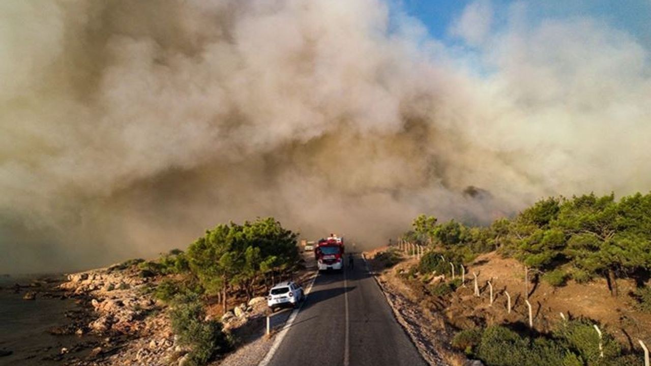 Mersin'deki orman yangını bir ilçeye daha sıçradı