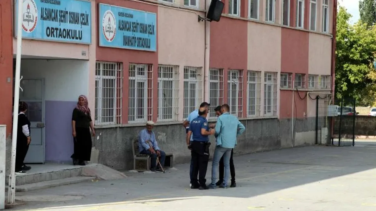 Kayseri'de okula ateş açtılar