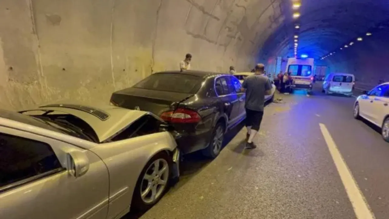 Kocaeli'de zincirleme trafik kazasında 3 kişi yaralandı