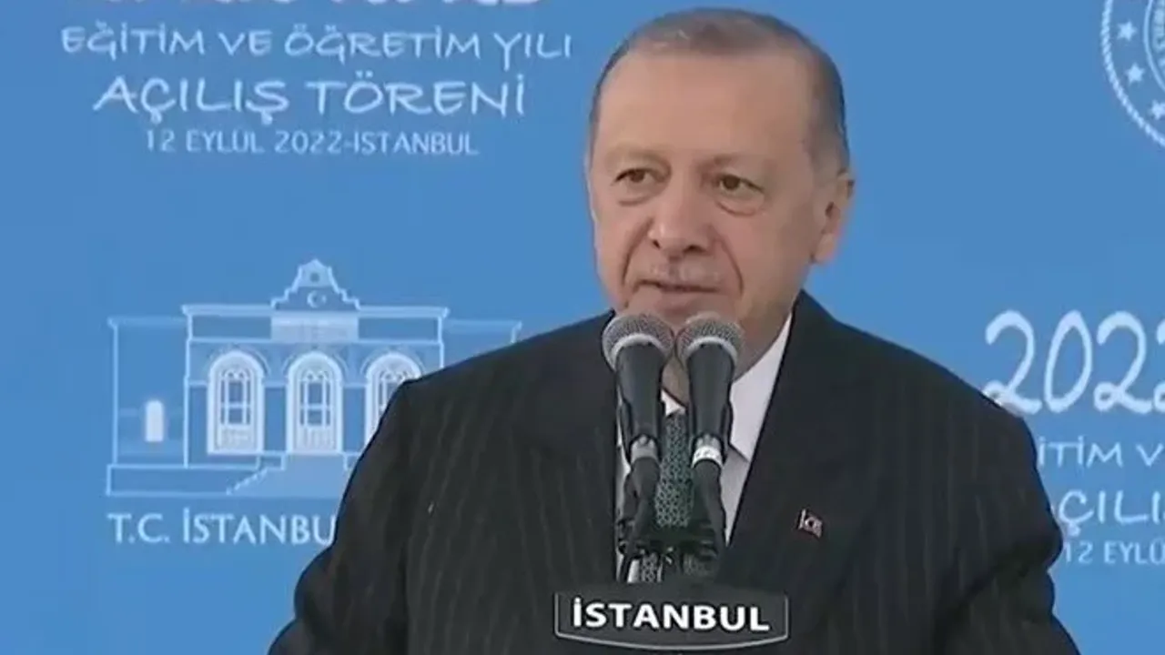 Cumhurbaşkanı Erdoğan: Velilerimizi kırtasiye gezmekten kurtardık