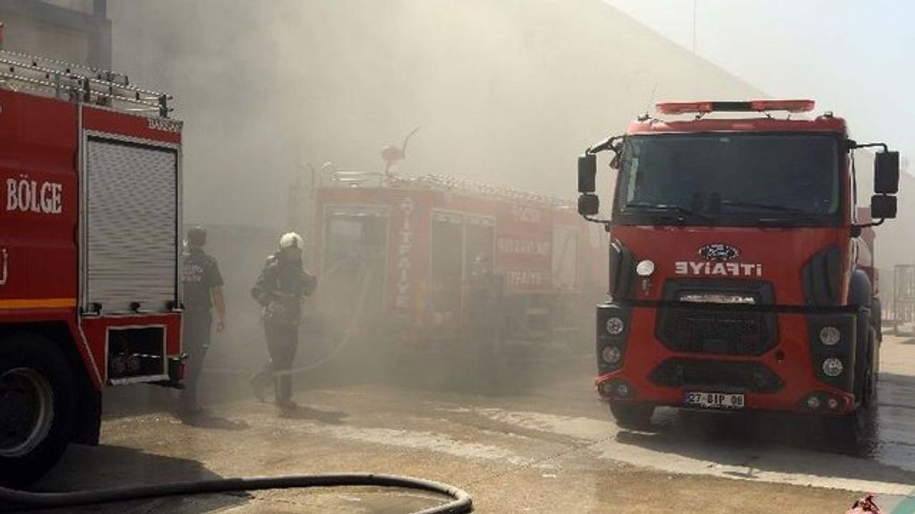 Fabrikada yangın çıktı: 5 işçi hastaneye kaldırıldı