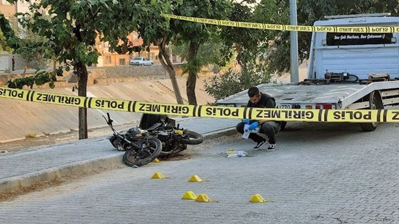 Adana'da seyir halindeki motosiklet sürücüsüne saldırı