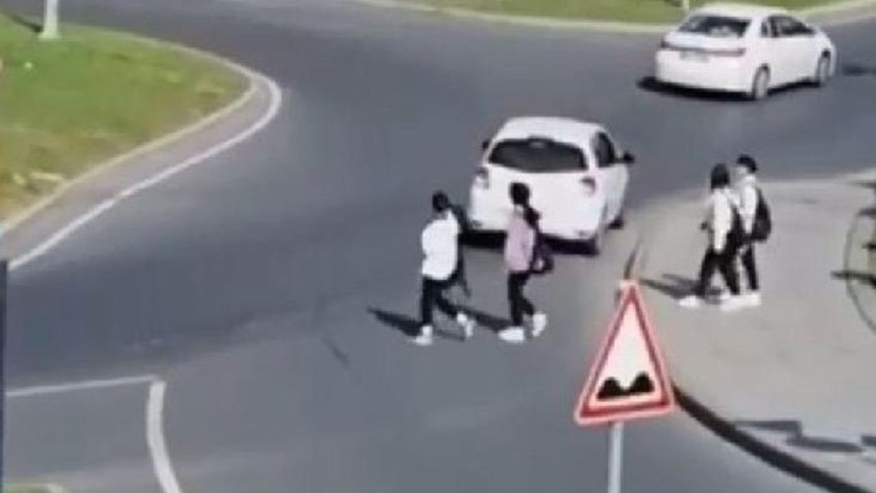Okul önünde drift atan sürücü öğrencilerin hayatını tehlikeye attı