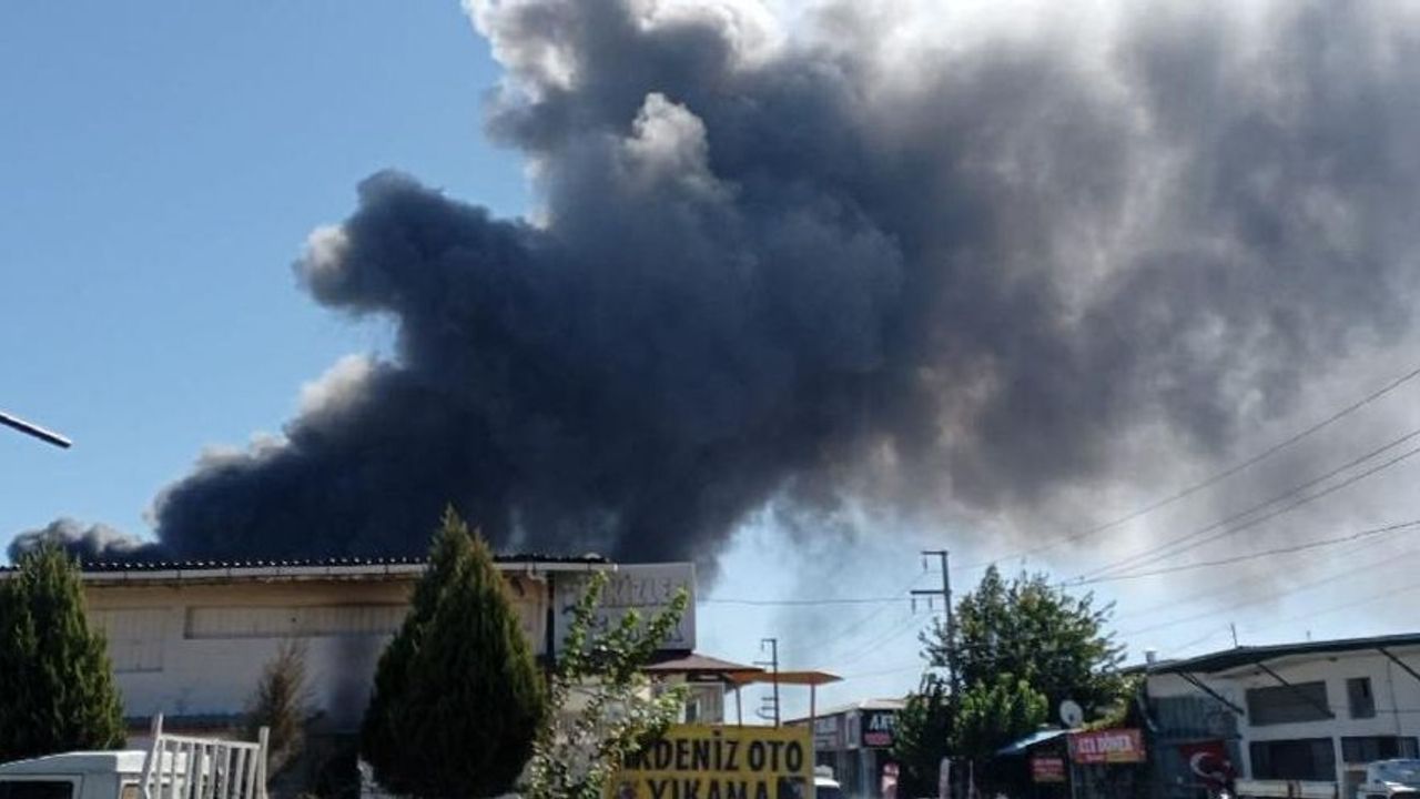 İzmir'de bir fabrikada yangın çıktı