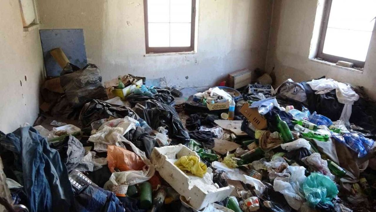 Bir çöp ev vakası da Yozgat'tan! Evden 2 kamyon çöp çıkarıldı