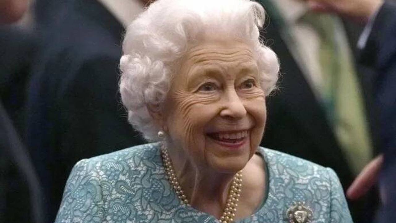 Kraliçe II. Elizabeth‘in cenazesine Türkiye’ye temsilen Mevlüt Çavuşoğlu katılacak