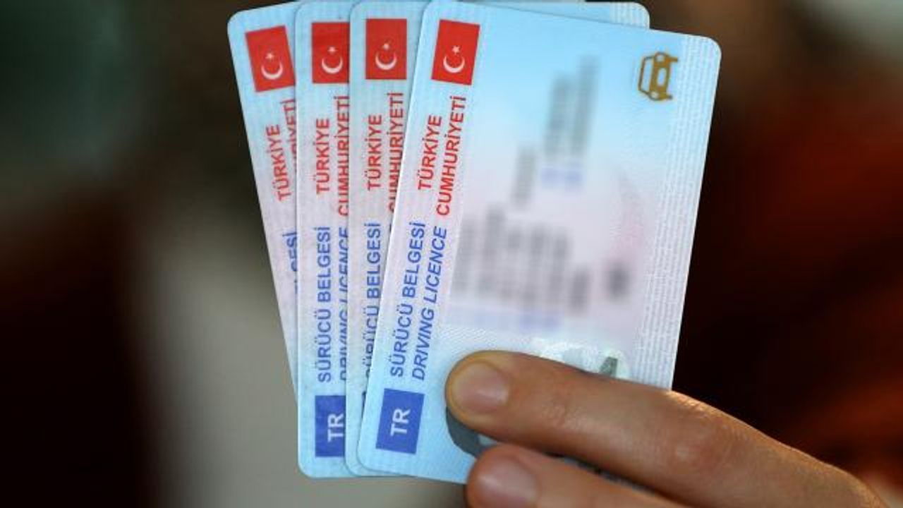 Yeni kimlik kartı olmayan vatandaşlar bankada işlem yapamayacak!