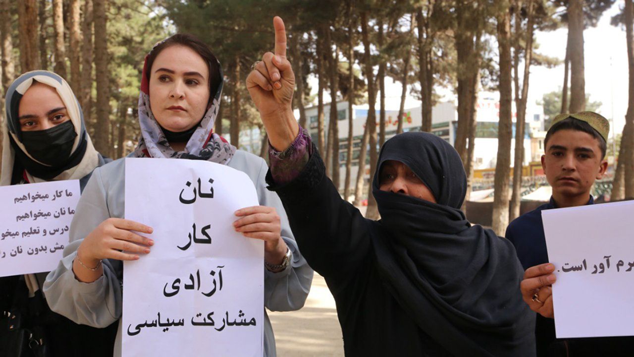 Taliban yönetimi durmuyor! Kadınlara bir yasak daha!