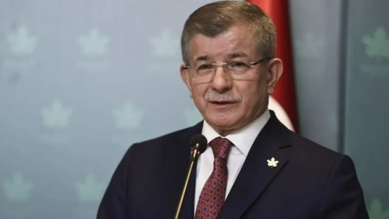 Ahmet Davutoğlu: İki liderin masayı dağıtmaya hakkı yok