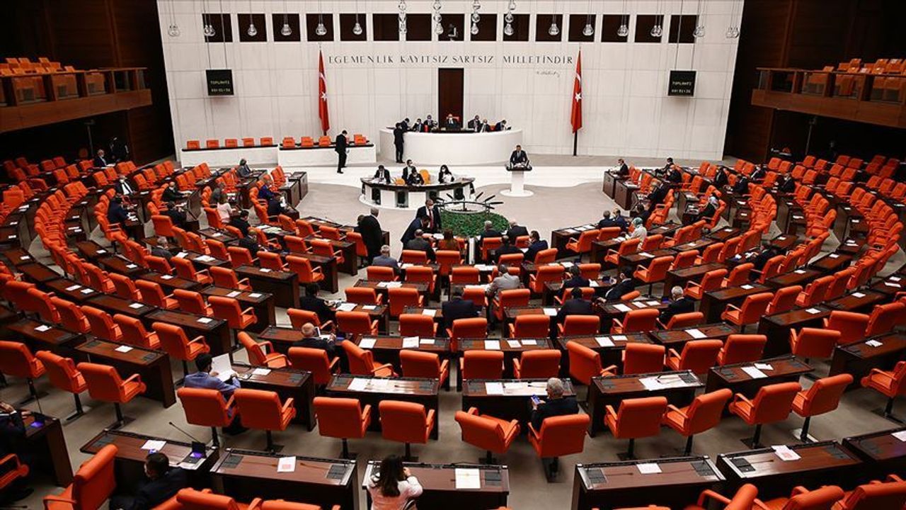 MHP Ücretli Öğretmenlerin ve Usta Öğreticilerin Kadroya Geçmesi İçin Kanun Teklifini Meclise Sundu