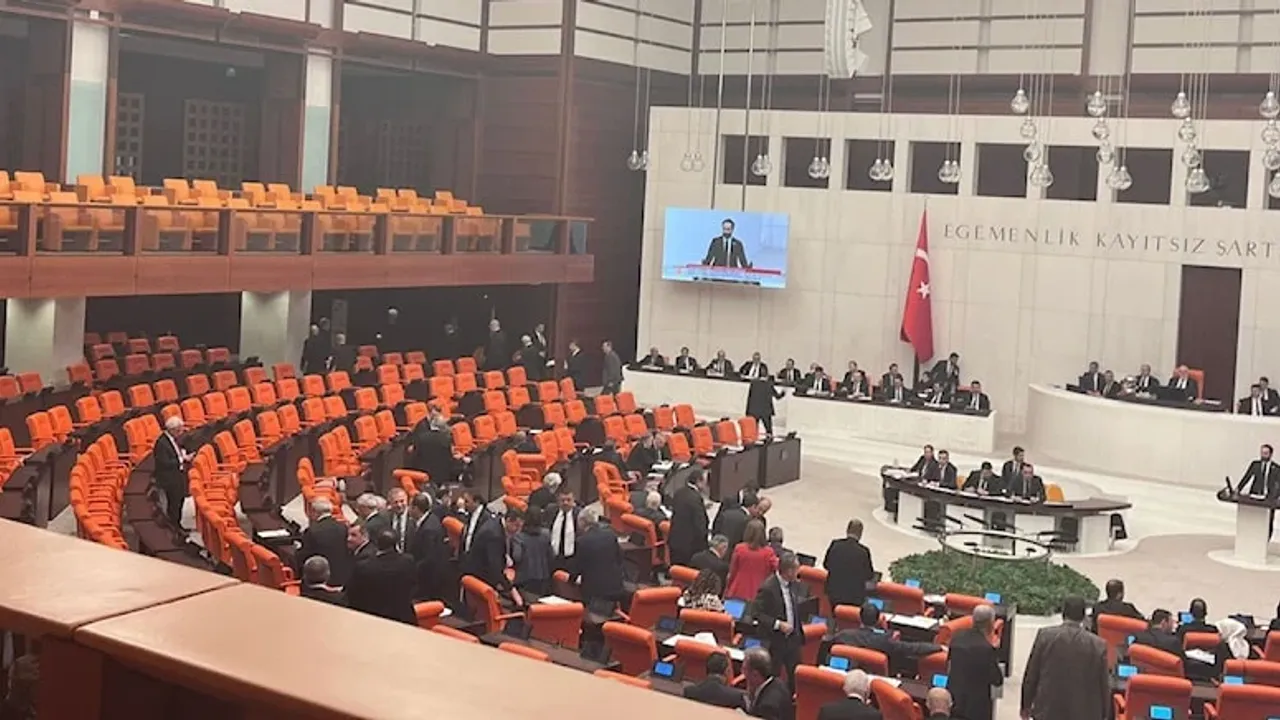 İYİ Parti'li Vekiller Bütçe Görüşmeleri Esnasında Genel Kurul'u Terk Ettiler