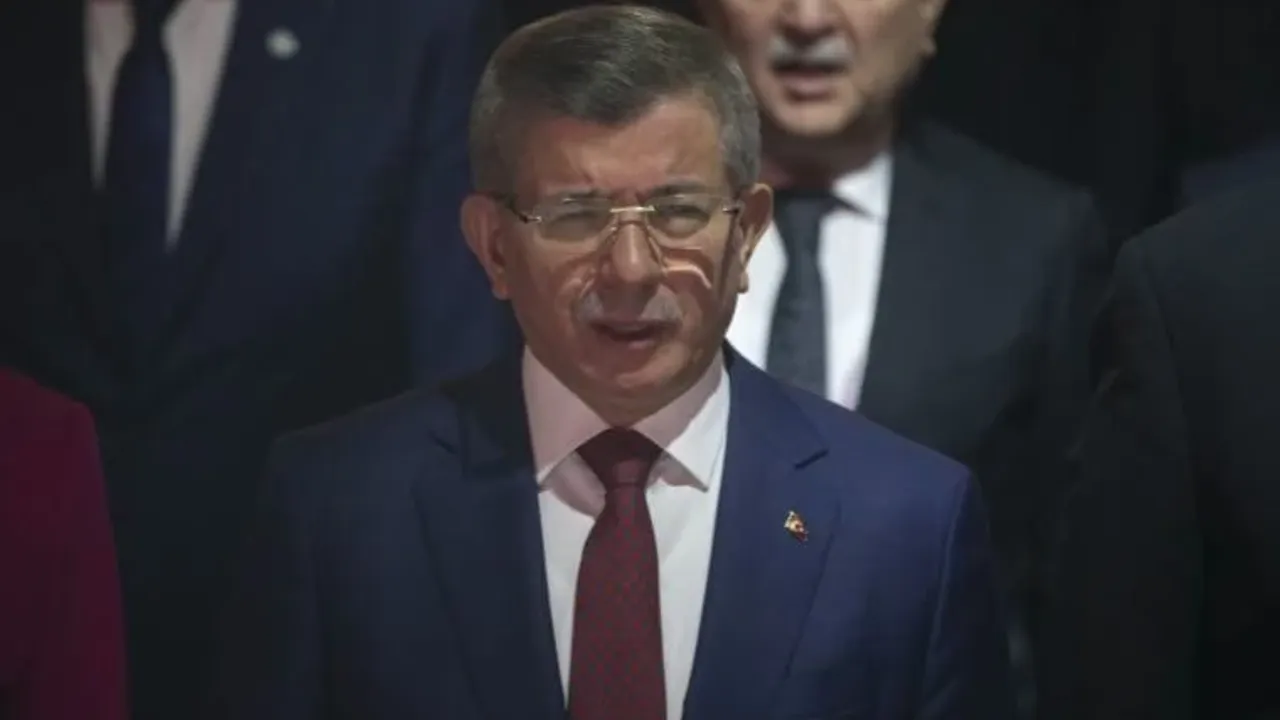 Ahmet Davutoğlu, Sinan Ateş üzerinden iktidara yüklendi
