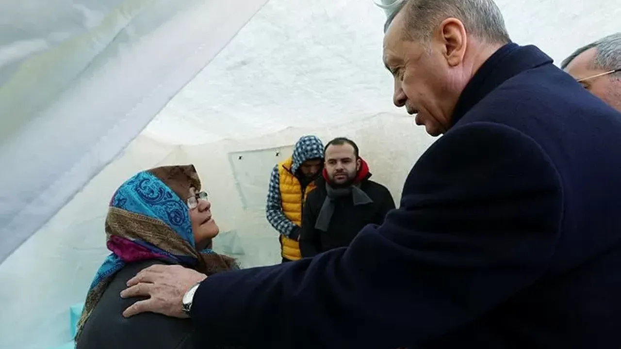 Cumhurbaşkanı Erdoğan, çadır kente gidip ziyarette bulundu!